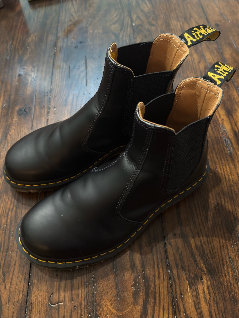 Dr. Martens 2976 Women’s 9 Men’s 8 Chelsea Leather Boot